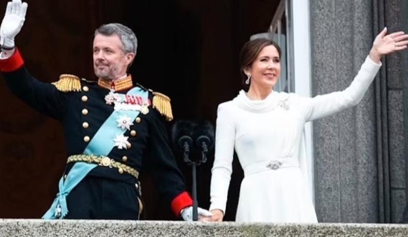 سر اللون الأبيض الذي ظهرت به ملكة الدنمارك الجديدة للمرة الأولى