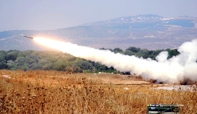 إطلاق 10 صواريخ من لبنان نحو مواقع إسرائيلية
