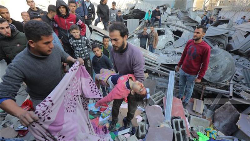 عاجل ..استشهاد 13 فلسطينيا جراء قصف إسرائيلي استهدف حي الزيتون وخان يونس