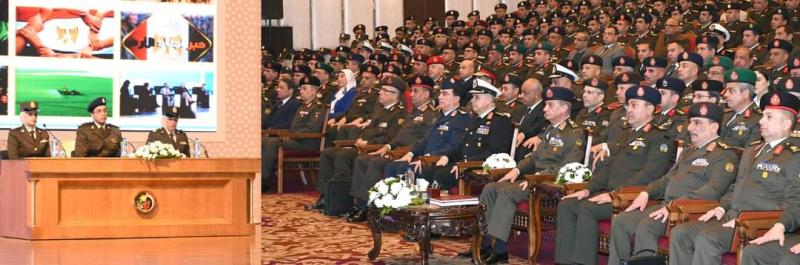 وزير الدفاع يشهد مناقشة البحث الرئيسى لإدارة الشئون المعنوية للقوات المسلحة