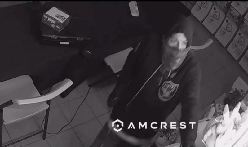 فيديو رد فعل غريب من متجر بطاقات بوكيمون بعد تعرضه لحادث سرقة