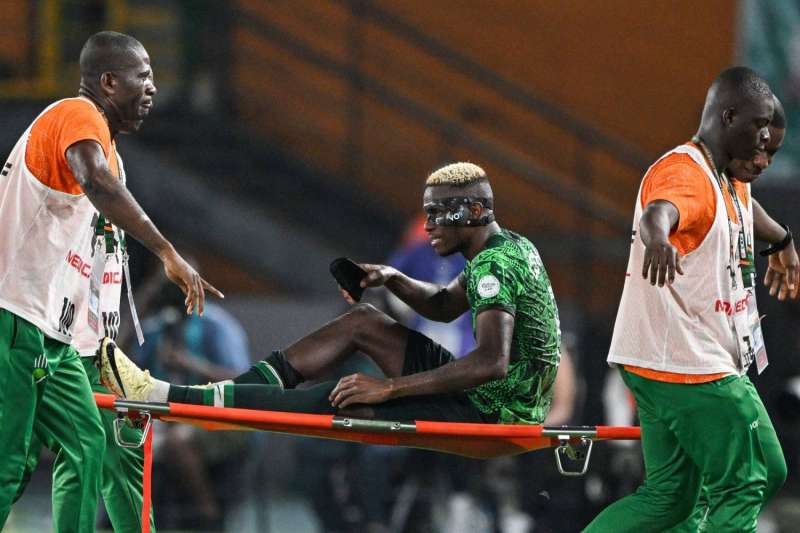 إصابة فيكتور أوسيمين تثير الرعب فى نيجيريا قبل مواجهة جنوب أفريقيا