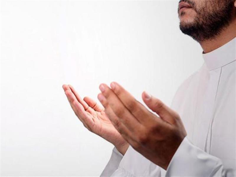 «من لي سواك ألجأ إليه».. دعاء اليوم الثامن من رمضان