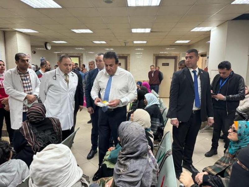 بعد زيارة مفاجئة.. وزير الصحة يقرر توزيع أطباء الأسنان بالعجوزة على المستشفيات الأخرى