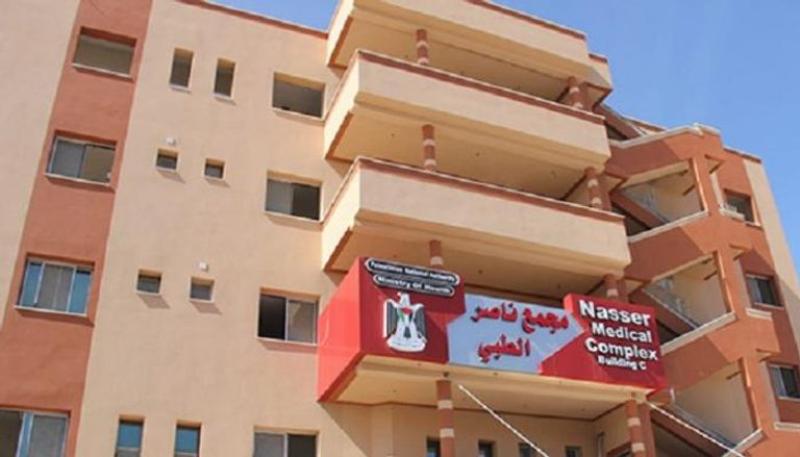 قوات الاحتلال تجبر النازحين الفلسطينيين على مغادرة مجمع ناصر الطبي بدون أمتعة