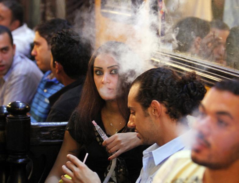 أسعار المعسل في مصر.. زيادة جديدة تحرق جيوب المدخنين