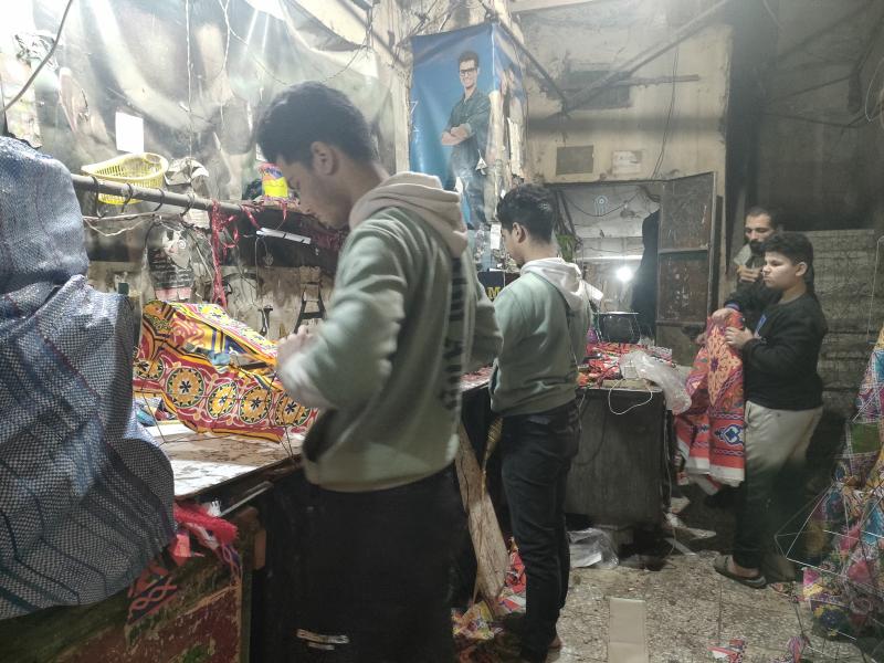 خاص| ضعف الشراء شبح يهدد ورش تصنيع فوانيس رمضان في مصر
