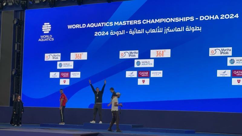 السباح المصري أحمد ندا يفوز بالمركز الأول في بطولة العالم للألعاب المائية للأساتذة