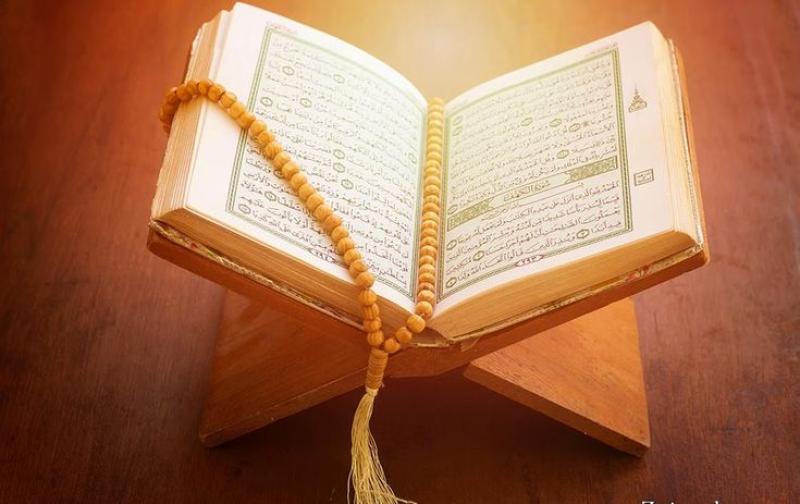 حكم قراءة القرآن الكريم في شهر رمضان دون وضوء | «الإفتاء» توضح