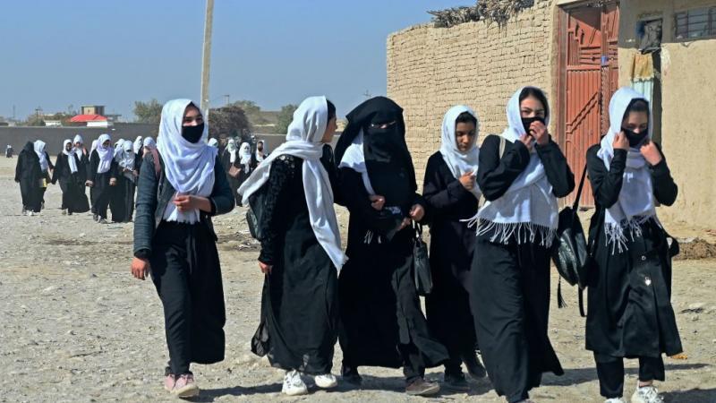 حظر ارتداء النقاب في المدارس