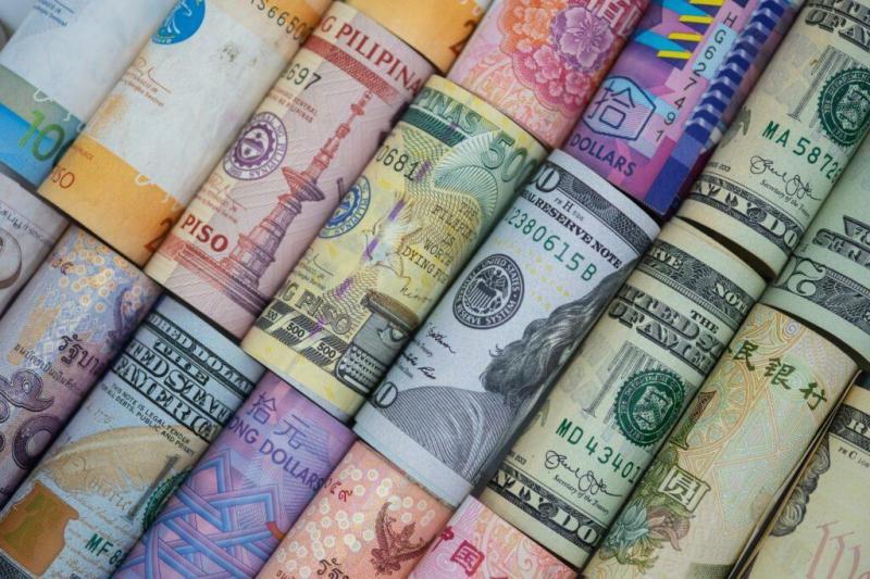 الدولار هينزل تاني.. أسعار العملات الأجنبية والعربية بنهاية يوم الجمعة