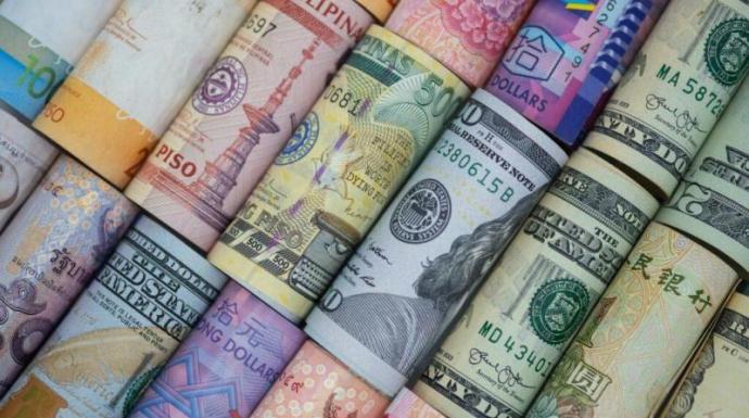 الدولار هينزل تاني.. أسعار العملات الأجنبية والعربية بنهاية يوم الجمعة 26 أبريل 2024