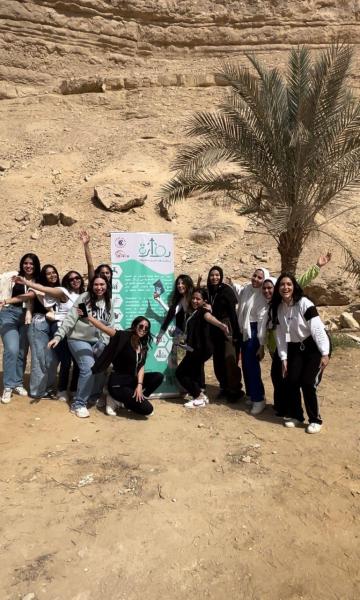 الطالبات المشاركات في حملة دوارة