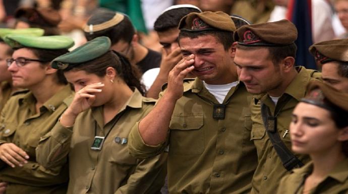غضب في إسرائيل .. القادة يرسلون الجنود للموت في غزة وأبناءهم للاستمتاع بالشمس والبحر