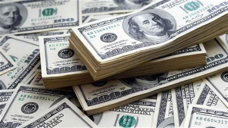 سعر الدولار  في البنك الأهلي المصري بمنتصف التعاملات بعد آخر ارتفاع