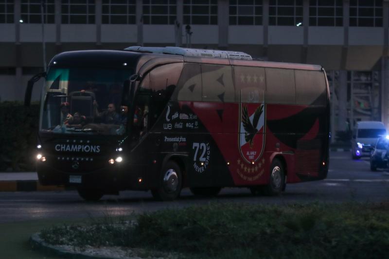 الأهلي ومازيمبي.. وصول حافلة الأهلي إلي استاد القاهرة لخوض نصف نهائي دوري الأبطال