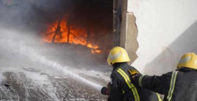 نشوب حريق داخل مصنع شهير أكتوبر وإصابة 3 عمال 