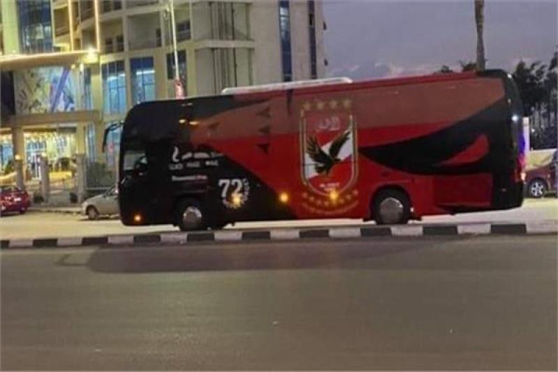 وصول حافلة الأهلي إلي استاد برج العرب لمواجهة الإسماعيلي في الدوري