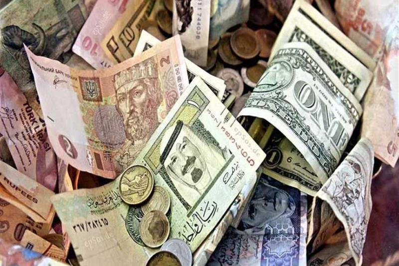 حصيلة تنازلات المصريين عن العملات لشركات الصرافة