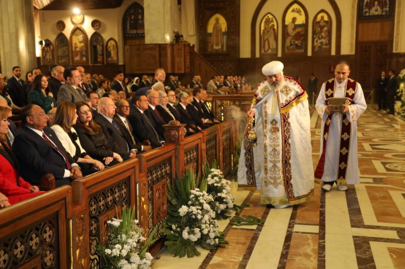 محافظ القاهرة يشهد الاحتفال الذى ترأسه البابا تواضروس الثانى بمناسبة عيد القيامة