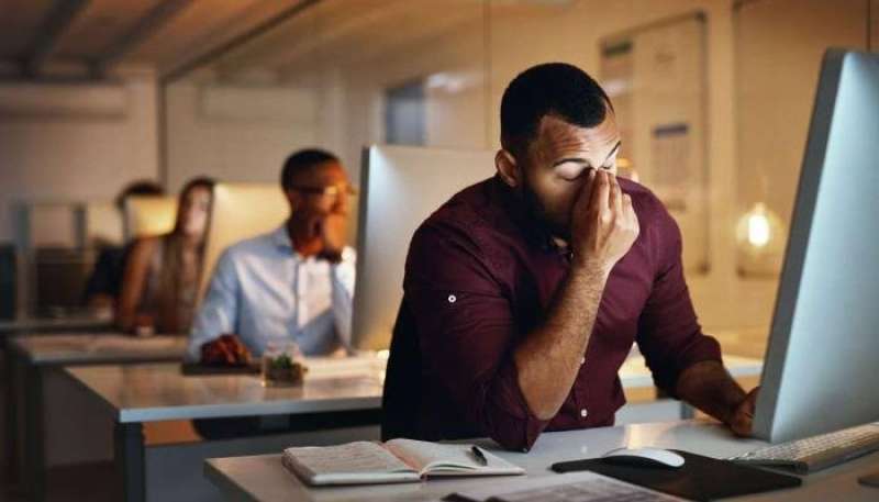”دراسة جديدة تكشف أن موظفي العمل المسائي أكثر عرضة للإصابة بالإكتئاب ومشاكل صحية أخرى