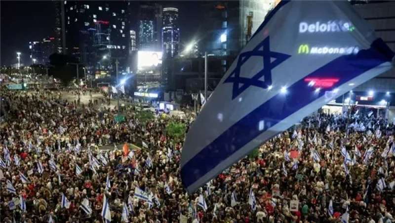عاجل.. زلزال يهز تل أبيب من جديد .. المتظاهرون يعودون إلى شوارع إسرائيل