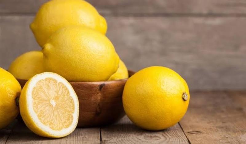أبرزها إزالة البقع.. 5 استخدامات غير متوقعة لعصير وقشور الليمون