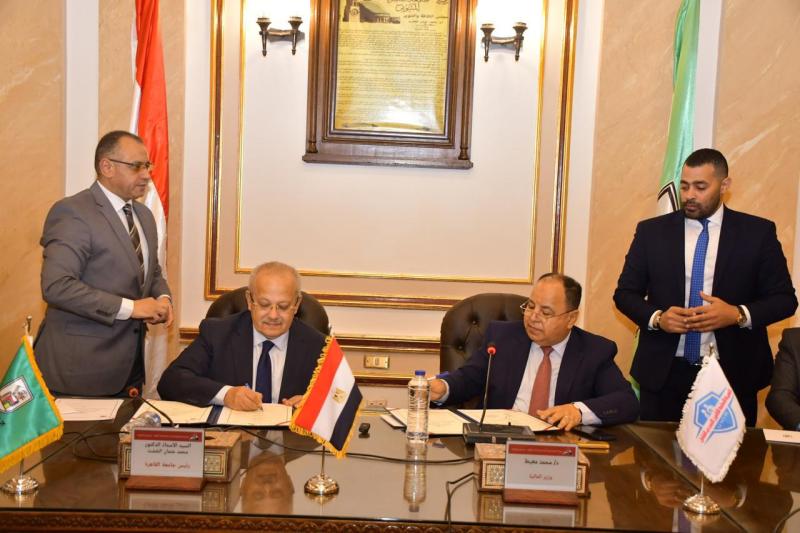 لدعم البحث العلمي.. توقيع بروتوكول تعاون بين جامعة القاهرة ووزارة المالية (صور)