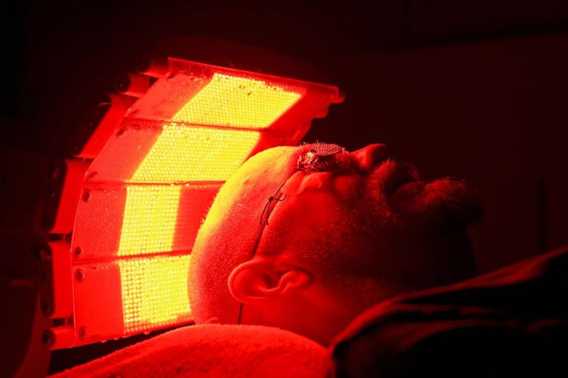 العلاج بالضوء.. دراسة تكشف عن أمل جديد لمرضى إصابات الدماغ المؤلمة