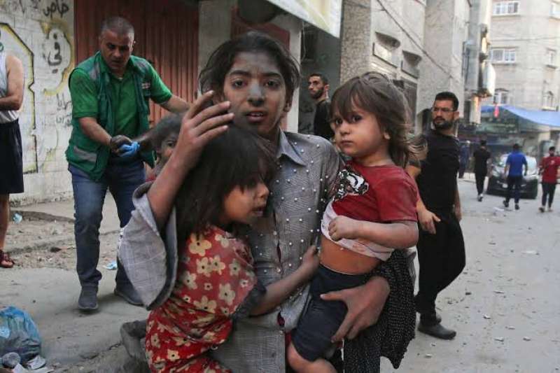 نصائح نفسية لمساعدة الأطفال على تجاوز مشاهد حرب غزة 