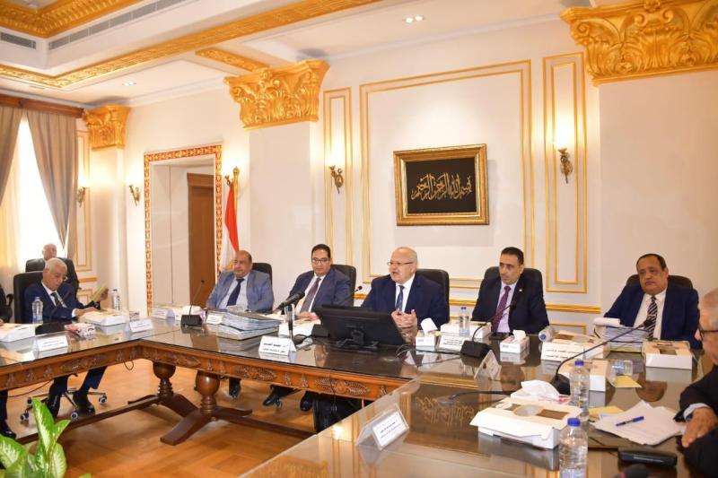 مجلس جامعة القاهرة يشدد على تنفيذ الأحكام القضائية الخاصة بالفروق المالية لأعضاء هيئة التدريس (فيديو)