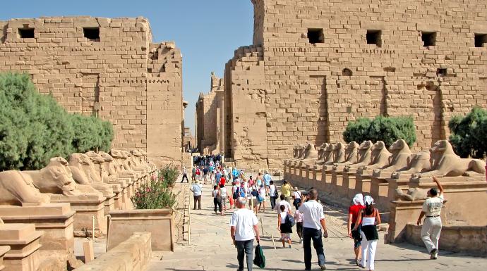 تعرف على حجم دخل مصر من السياحة العام الماضي..(فيديو)