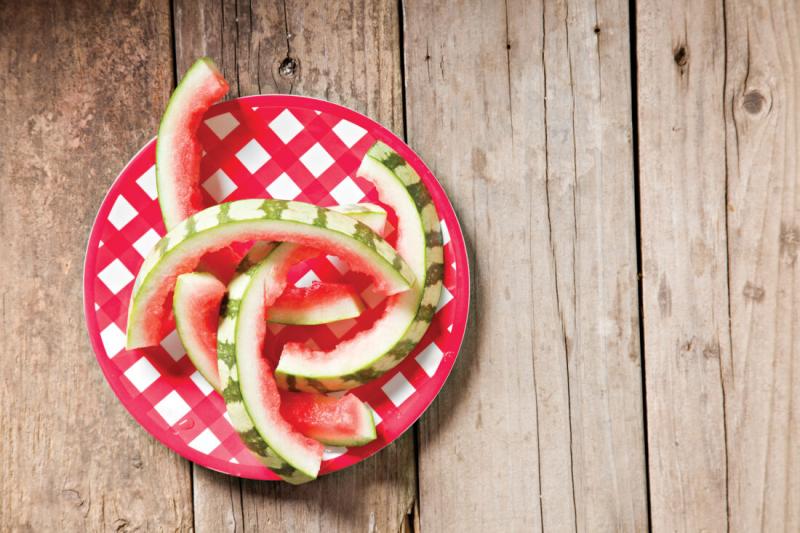 لتقليل الهدر الغذائي.. 5 أكلات مفيدة يمكن صنعها من قشر البطيخ