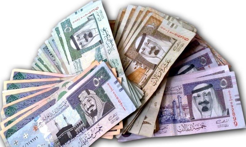 الريال يواصل ارتفاعه.. أسعار العملات العربية بنهاية اليوم