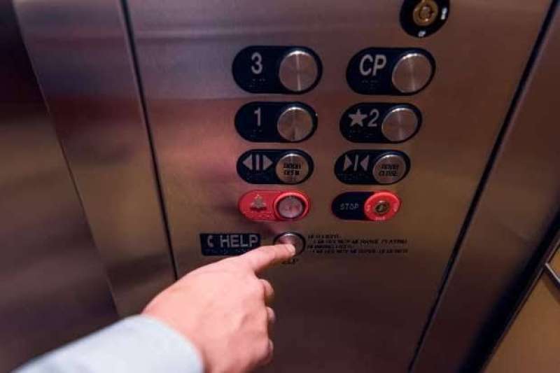 وأنت بداخله.. 7 نصائح ضرورية عند انقطاع التيار الكهربائي داخل المصعد