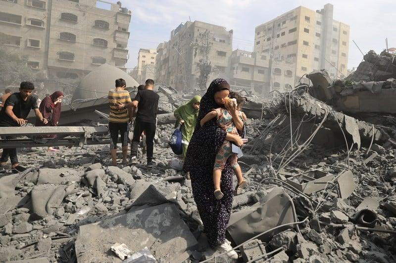 أخبار غزة الآن.. إسرائيل ترتكب مجزرة جديدة في مدرسة تأوي نازحين بالقطاع