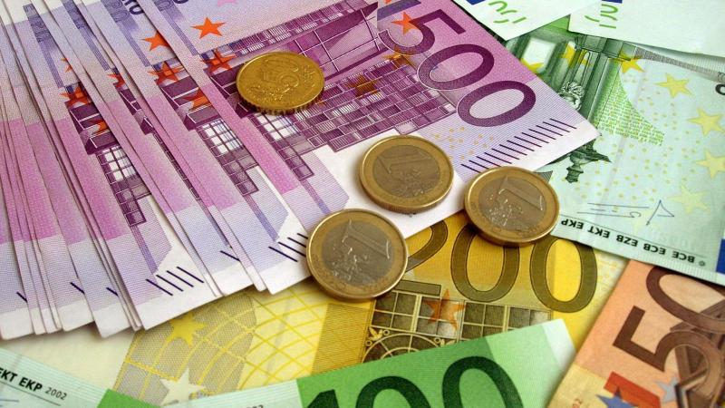 سعر اليورو في البنوك اليوم الأحد 16-6-2024 أول أيام عيد الأضحى.. لو هتغير الحق