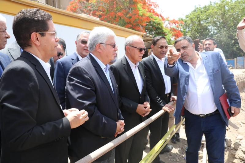 وزير التعليم العالي يزور أرض مستشفى بنها الجامعي الجديد.. (صور)