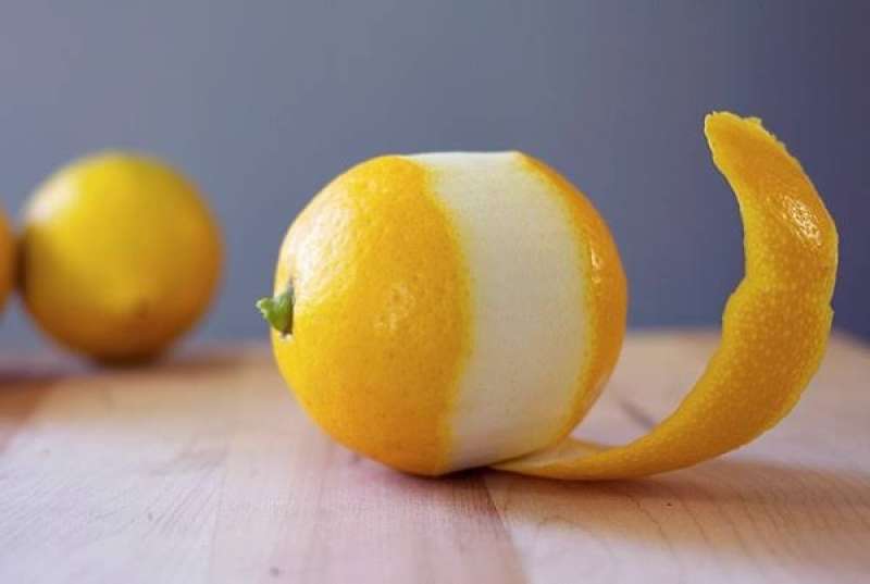 حتى تحصل على فوائده.. طرق استخدام قشر الليمون الصحيحة