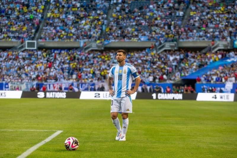 أرقام ميسي بعد مشاركته في مباراة الأرجنتين ضد الإكوادور.. وتعليق مثير من سكالوني