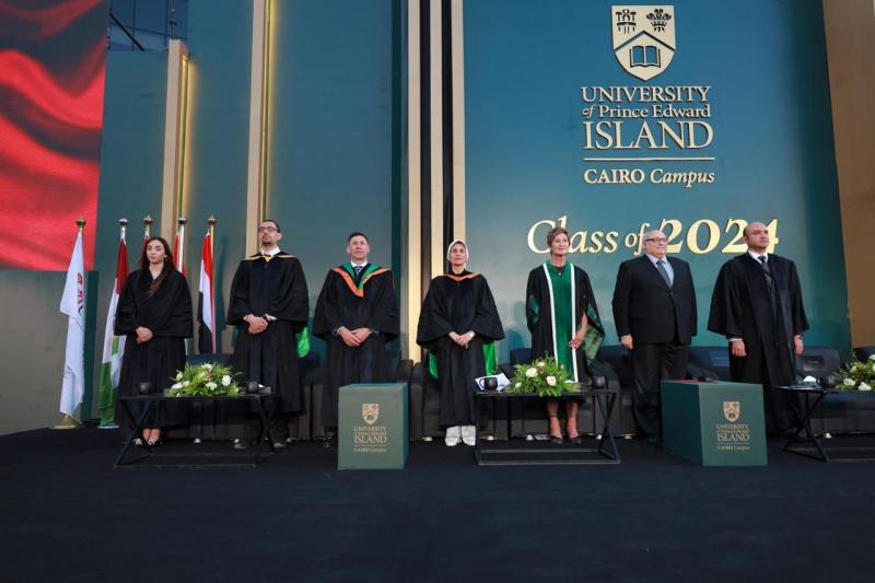 جامعة جزيرة الأمير إدوارد الكندية تحتفل بتخريج الدفعة الثالثة من طلابها بالعاصمة الإدارية (صور)