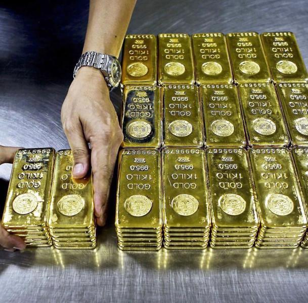 أسعار الذهب عالميا بالدولار اليوم الجمعة.. الأونصة تسجل ارتفاعًا مفاجئًا