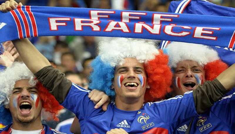 جماهير فرنسا تحتشد خارج ملعب ”أليانز آرينا” استعدادا لمواجهة إسبانيا في نصف نهائى يورو 2024