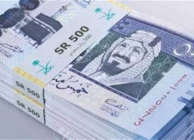 سعر الريال السعودي في السوق السوداء ينتعش في تعاملات اليوم