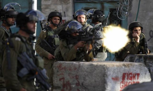 قوات الاحتلال الإسرائيلي تصيب شاب فلسطيني بالرصاص بزعم تنفيذه عملية طعن