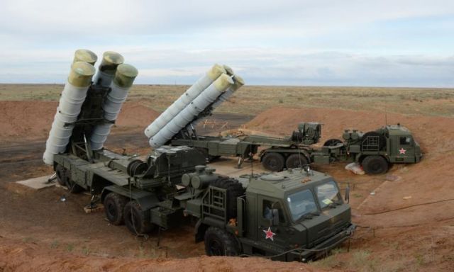 الدفاع الروسية : صواريخ “اس 400” بدأت مهامها القتالية في القاعدة العسكرية “حميميم” بسوريا