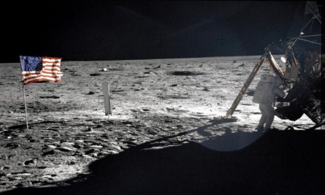 بالفيديو.. ”فضيحة بجلاجل”أمريكا لم تصعد القمر والمشاهد تم تصويرها فى ”استوديو” .