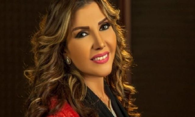 بالفيديو .. ابنة نادية مصطفى تسحر الجمهور بصوتها في الغناء مع والدتها