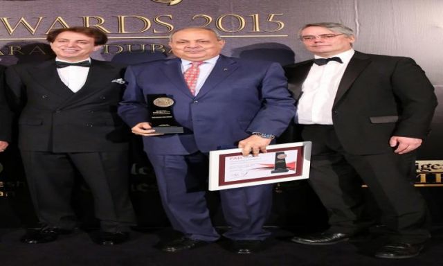 محمد نصر عابدين - الرئيس التنفيذي لمجموعة بنك الاتحاد الوطني الإمارات - يحصل على جائزة أفضل قائد عمل فى  الشرق الأوسط وشمال إفريقيا وآسيا لعام 2015
