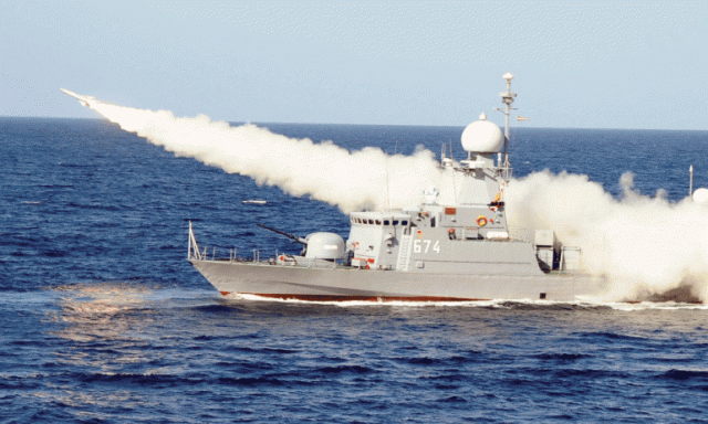 انطلاق المناورات البحرية المشتركة بين ايران وعمان في شرق مضيق هرمز